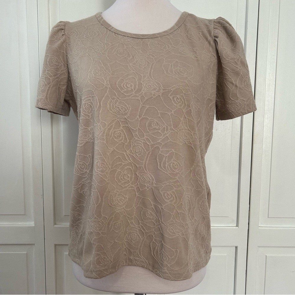 Rose & Olive short sleeve Tan textured rose pattern top S